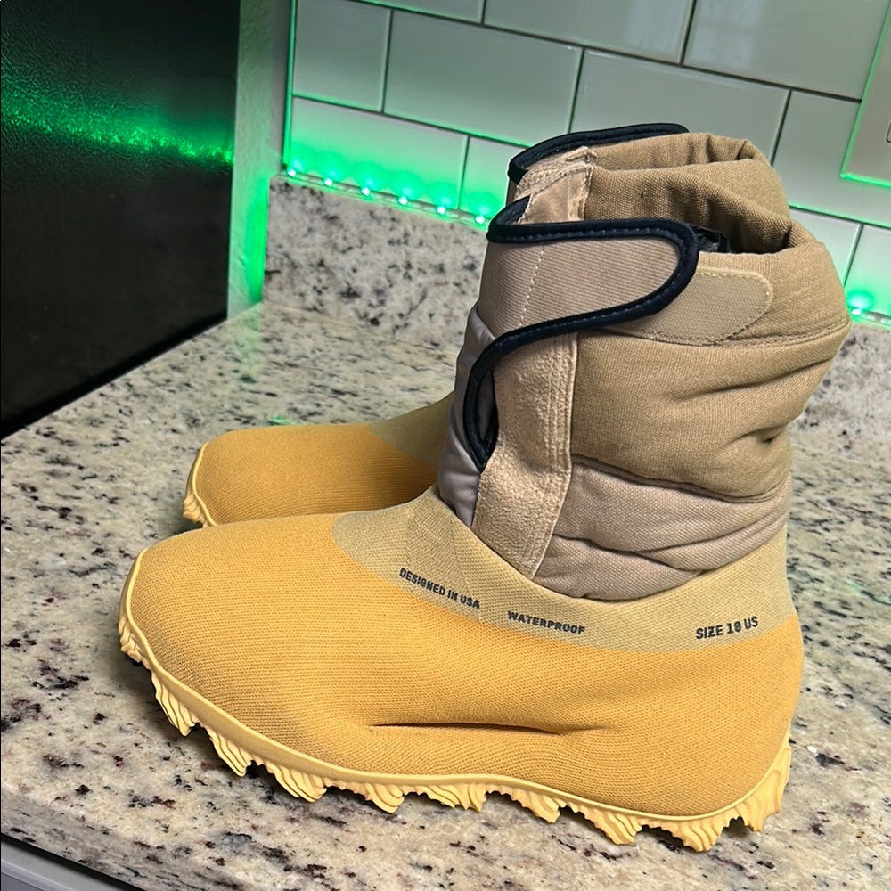 Sold out Yeezy boots !!!